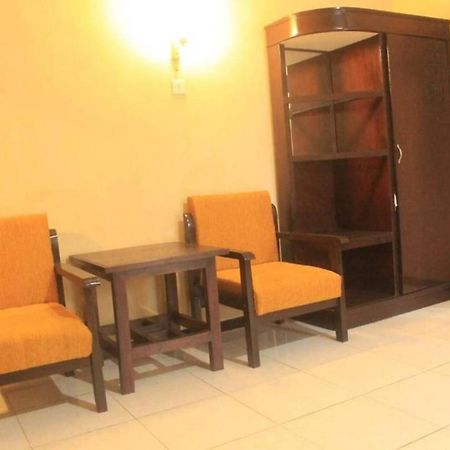 Surya Guest House Probolinggo Exteriör bild