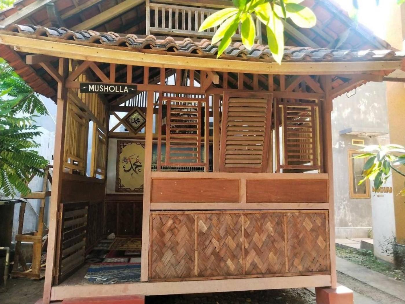 Surya Guest House Probolinggo Exteriör bild