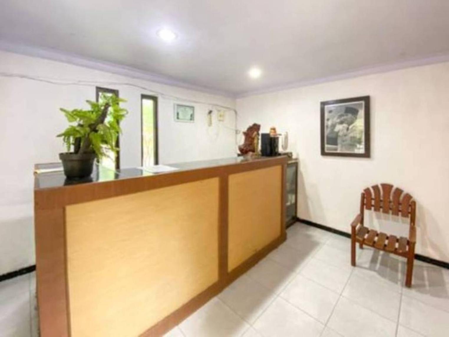 Surya Guest House Probolinggo Exteriör bild