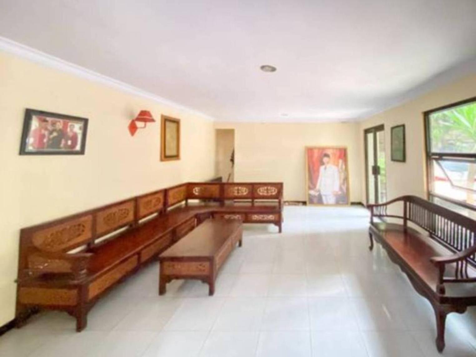 Surya Guest House Probolinggo Exteriör bild