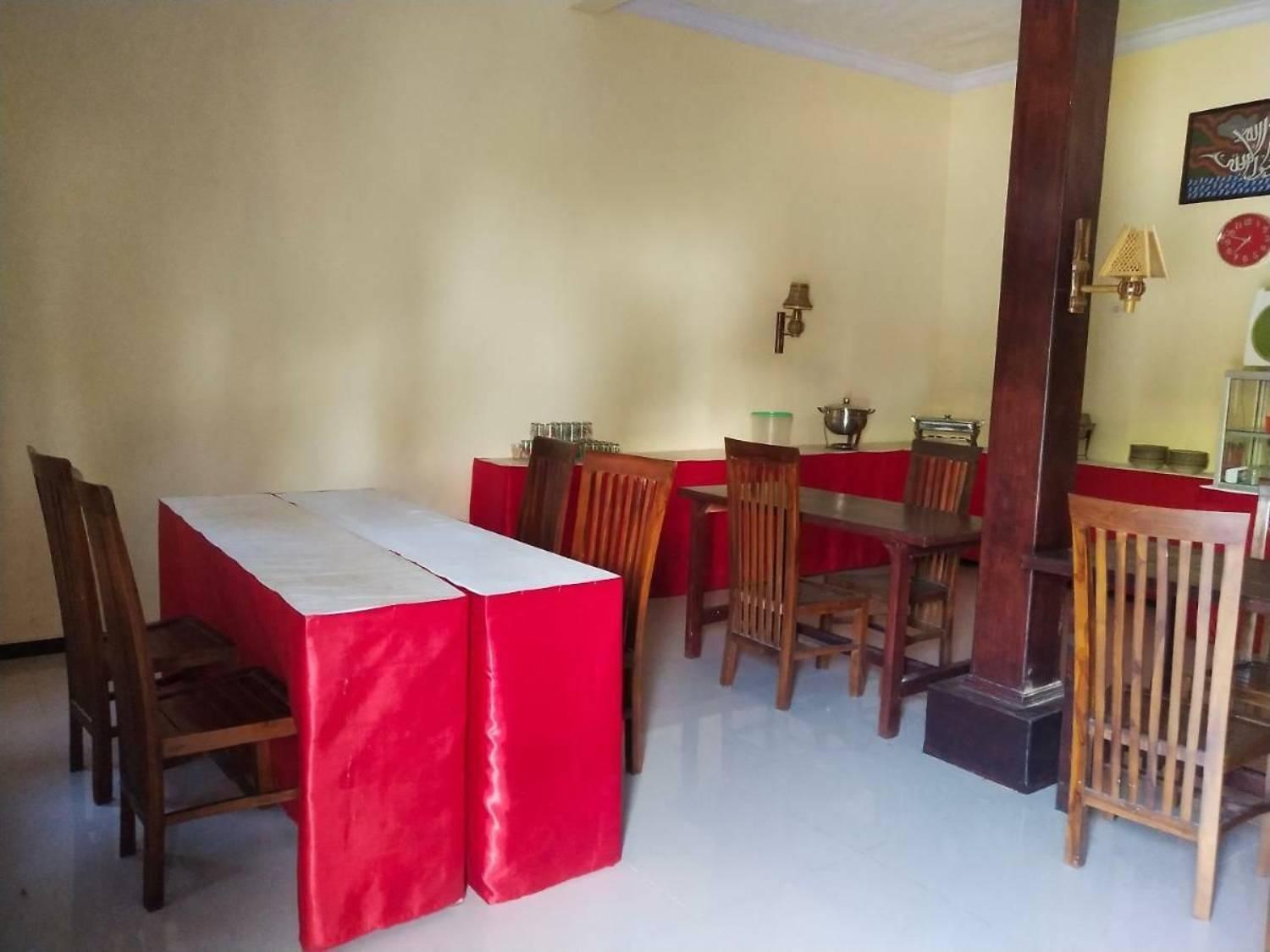 Surya Guest House Probolinggo Exteriör bild