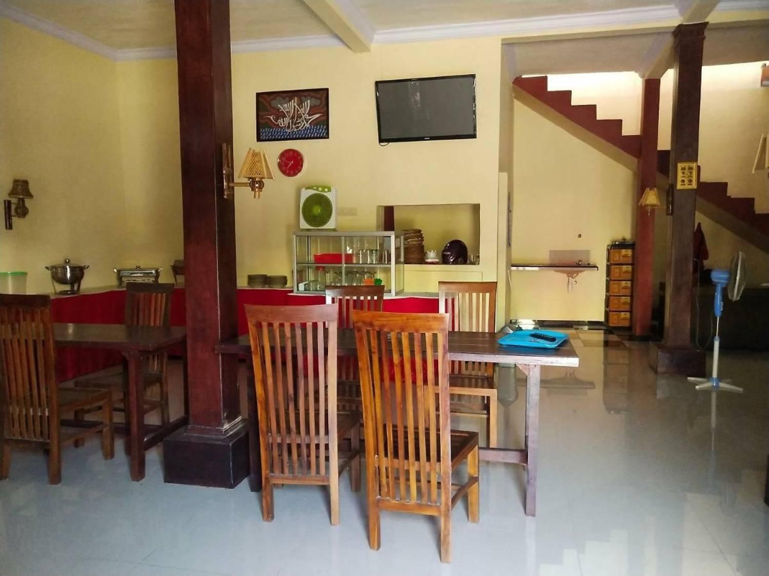 Surya Guest House Probolinggo Exteriör bild
