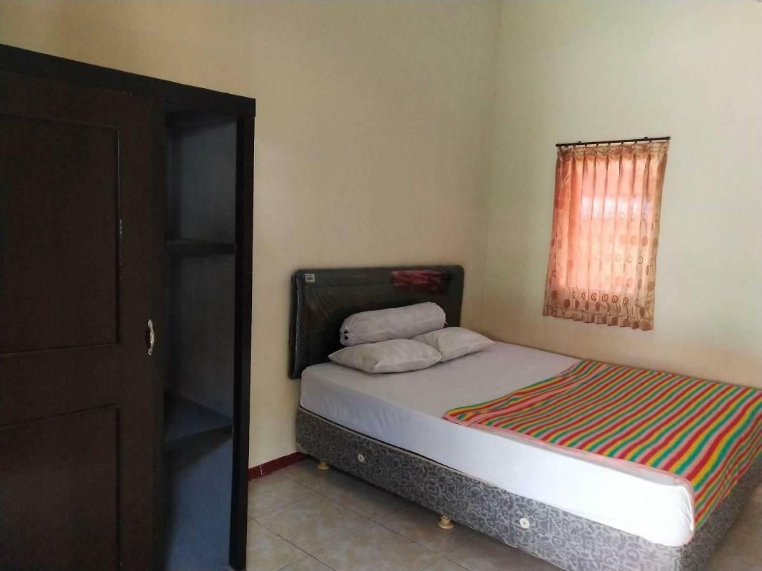 Surya Guest House Probolinggo Exteriör bild