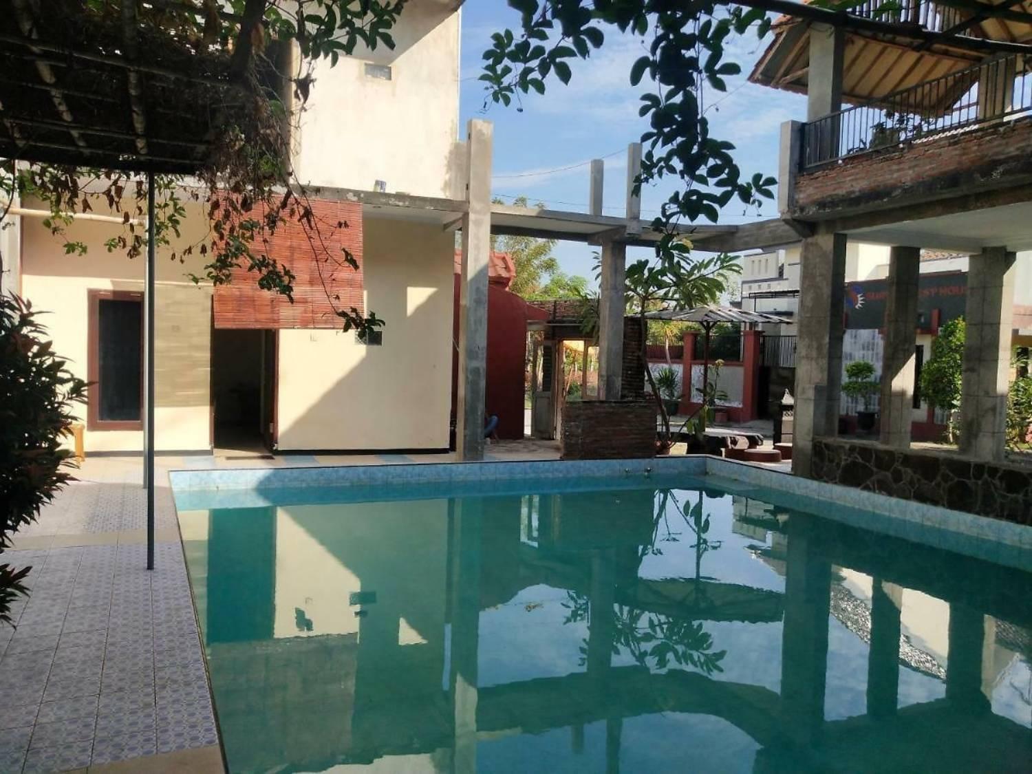 Surya Guest House Probolinggo Exteriör bild